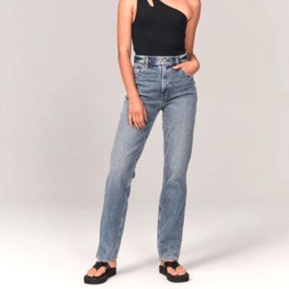 Abercrombie and Fitch 90’s Straight Ultra High Rise